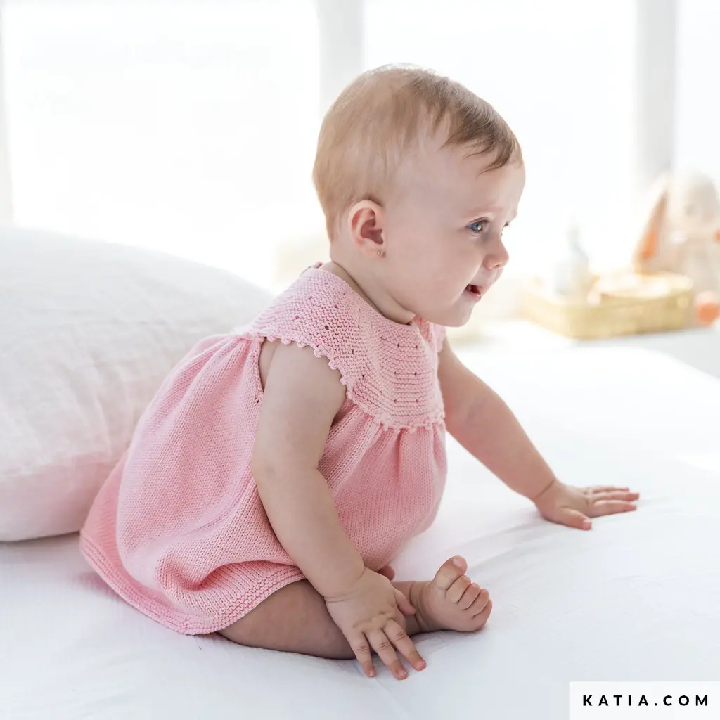patron-tejer-punto-ganchillo-bebe-conjunto-primavera-verano-katia-7955-69-g.webp