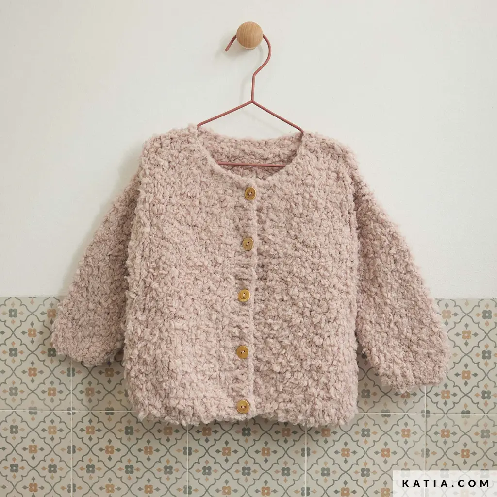 patron-tejer-punto-ganchillo-bebe-chaqueta-otono-invierno-katia-7920-10-02-g.webp