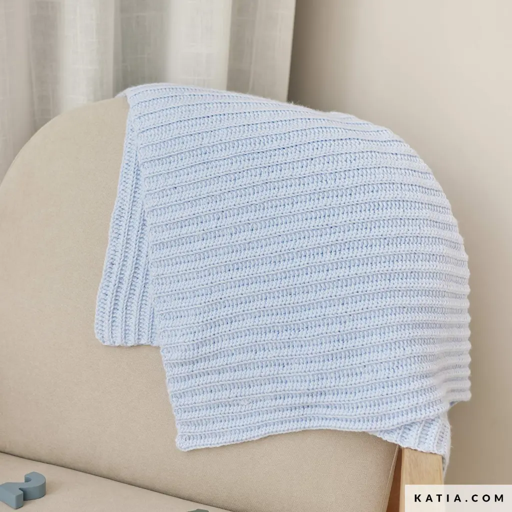 patron-tejer-punto-ganchillo-bebe-manta-otono-invierno-katia-7920-24-g.webp