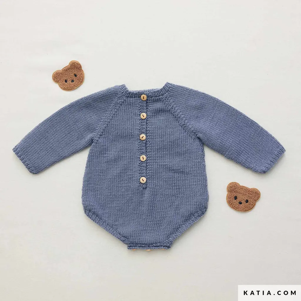 patron-tejer-punto-ganchillo-bebe-pelele-otono-invierno-katia-7920-31-01-g.webp