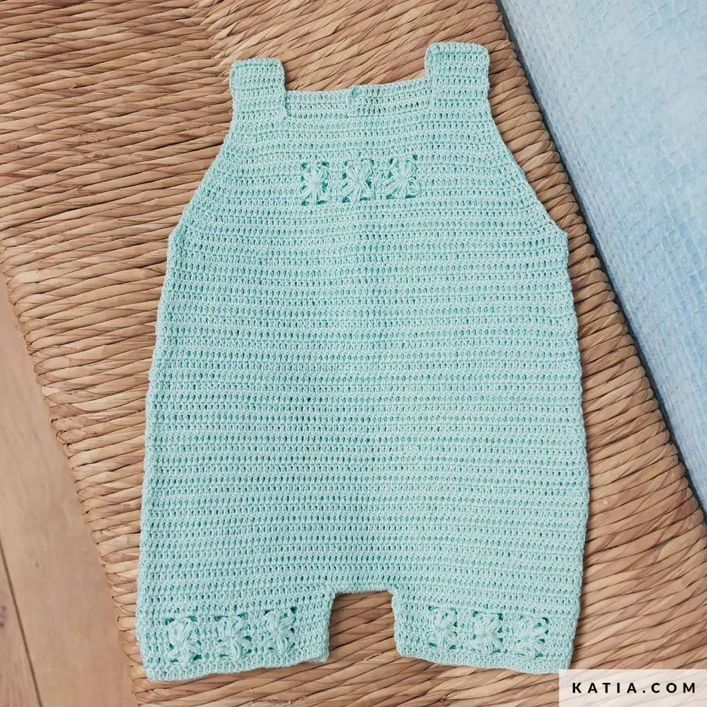 patron-tejer-punto-ganchillo-bebe-pelele-primavera-verano-katia-7900-10-02-g.webp