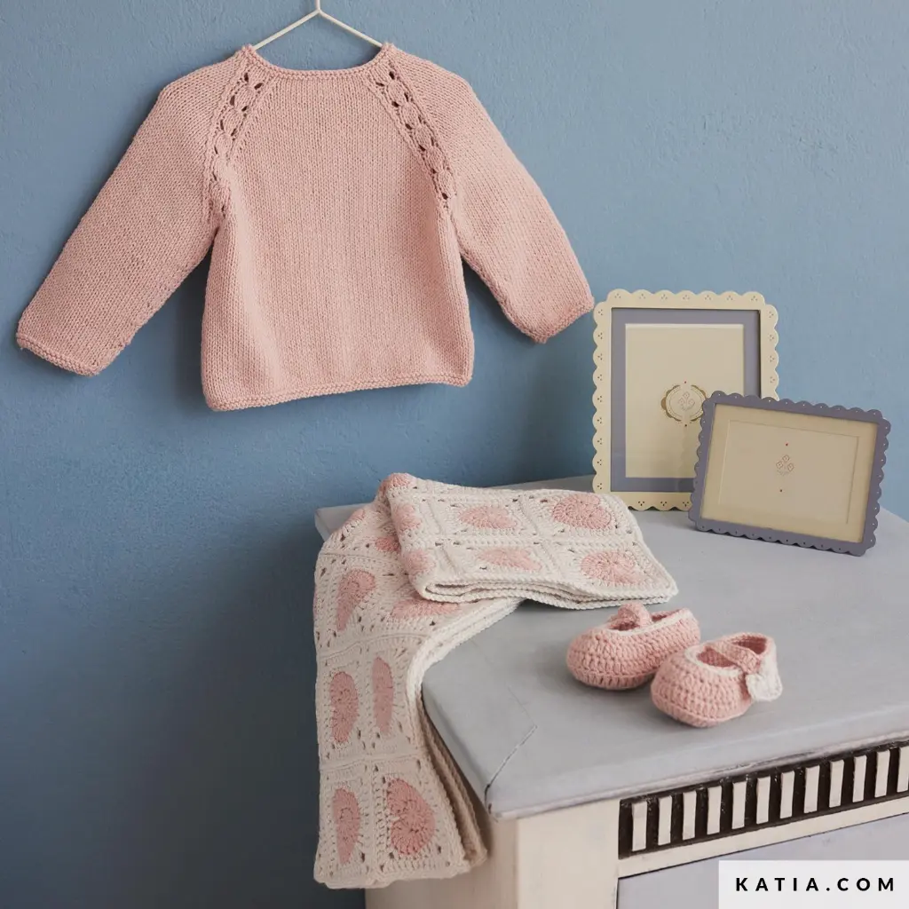 patron-tejer-punto-ganchillo-bebe-patucos-primavera-verano-katia-7900-5-01-g.webp