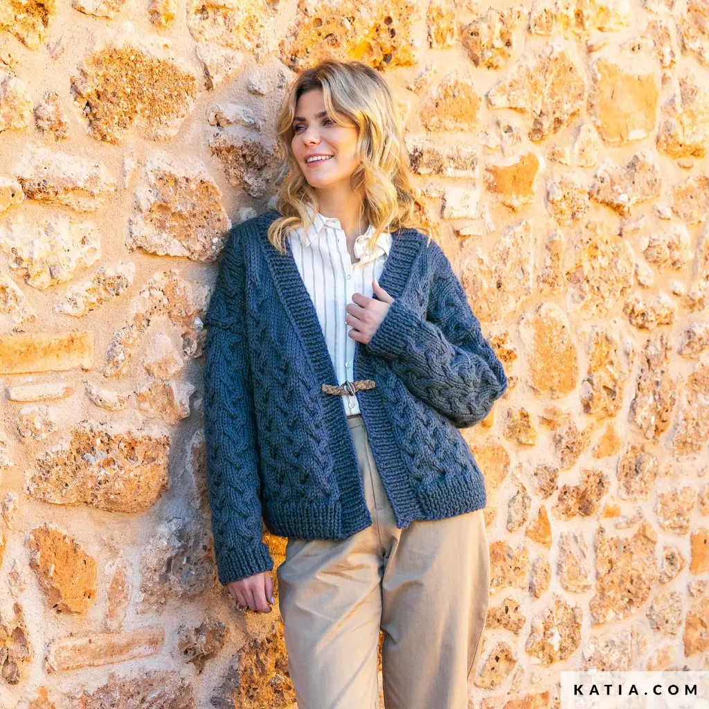 patron-tejer-punto-ganchillo-mujer-chaqueta-otono-invierno-katia-6343-6-01-g.webp