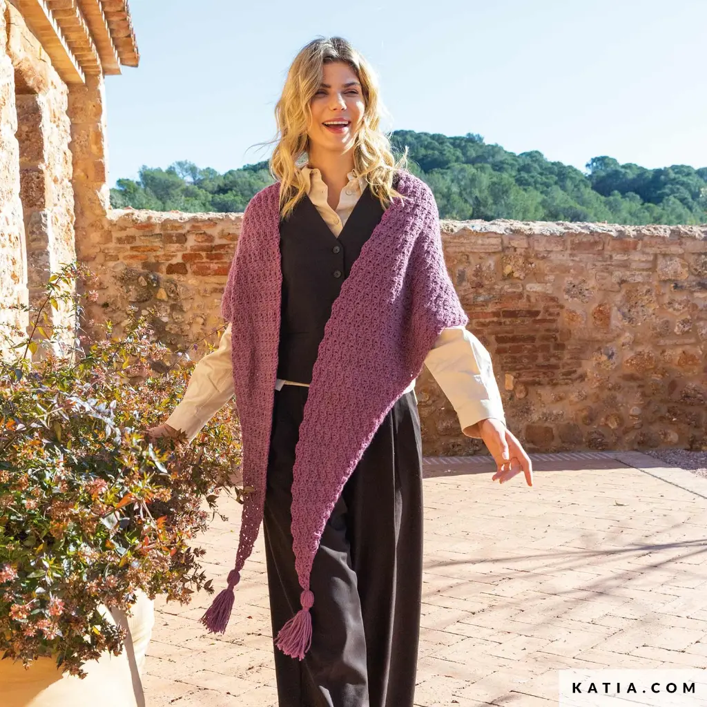 patron-tejer-punto-ganchillo-mujer-chal-otono-invierno-katia-6343-33-05-g.webp