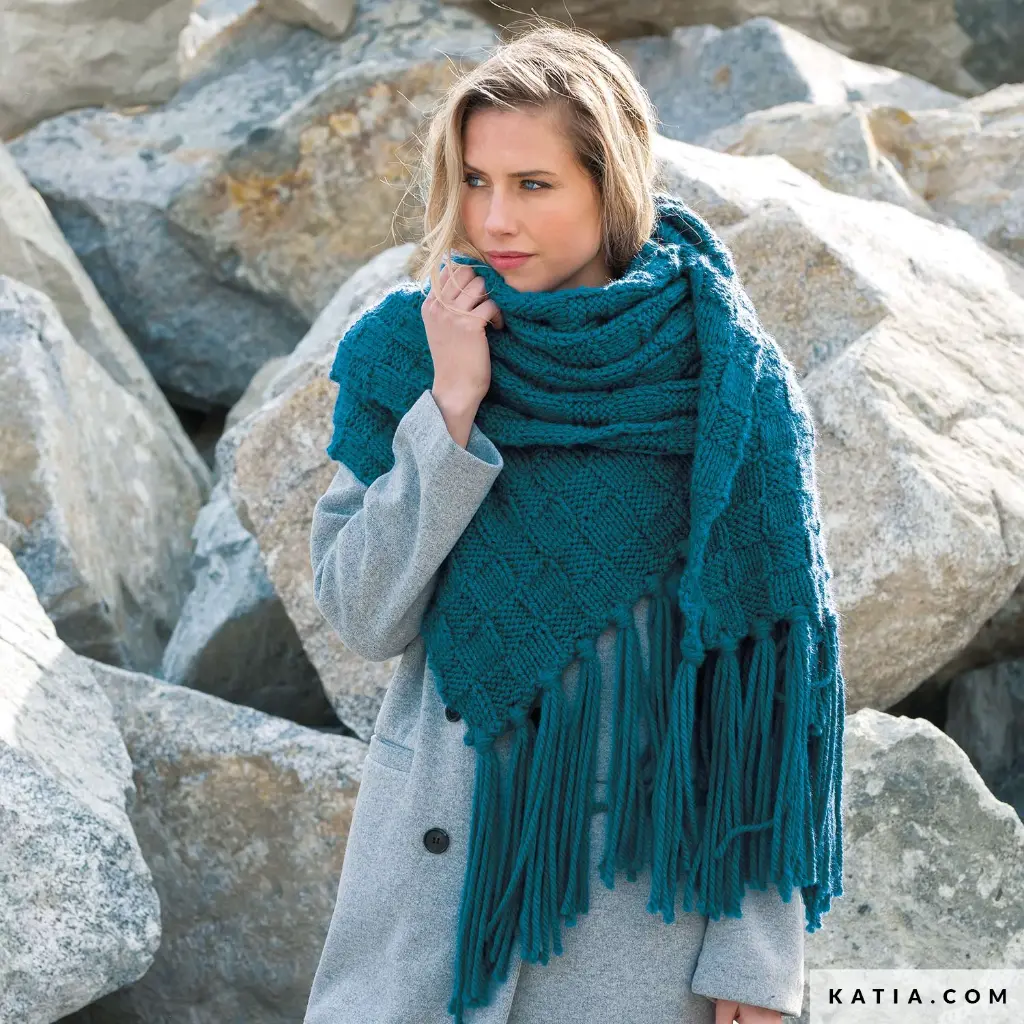 patron-tejer-punto-ganchillo-mujer-bufanda-otono-invierno-katia-6343-7-g.webp
