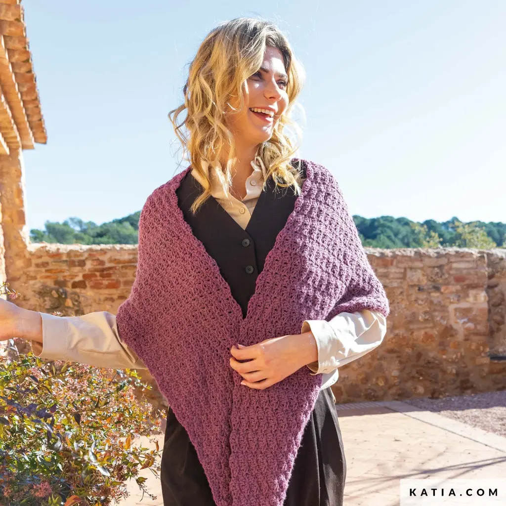 patron-tejer-punto-ganchillo-mujer-chal-otono-invierno-katia-6343-33-01-g.webp