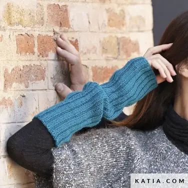 patron-tejer-punto-ganchillo-mujer-manguitos-otono-invierno-katia-6906-39a-p.webp