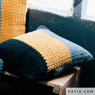 patron-tejer-punto-ganchillo-hogar-cojin-otono-invierno-katia-5019-22-p.webp