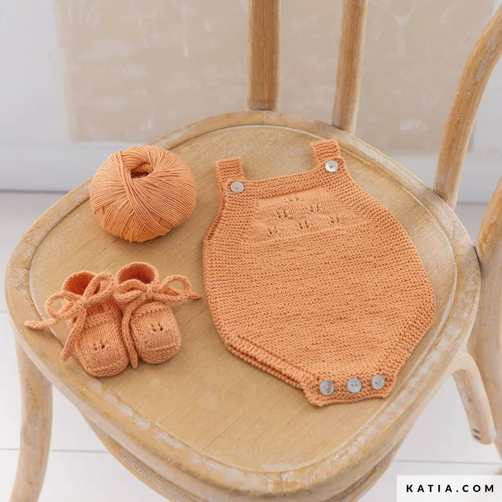 patron-tejer-punto-ganchillo-bebe-conjunto-primavera-verano-katia-7955-67-02-g.webp