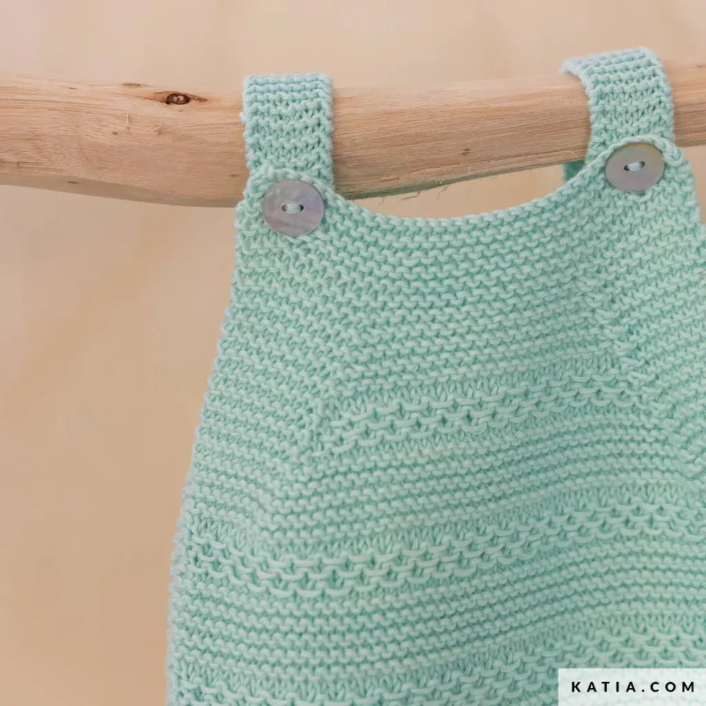 patron-tejer-punto-ganchillo-bebe-conjunto-primavera-verano-katia-7955-72-02-g.webp