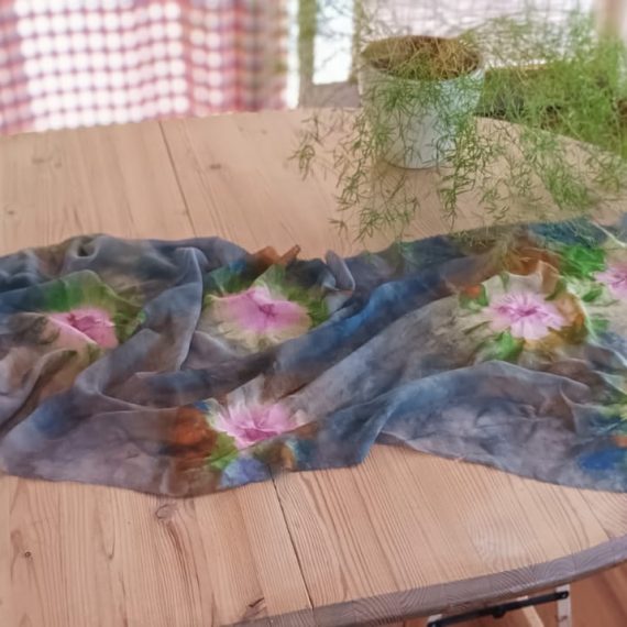 Taller de pañuelos de seda teñidos con estampados